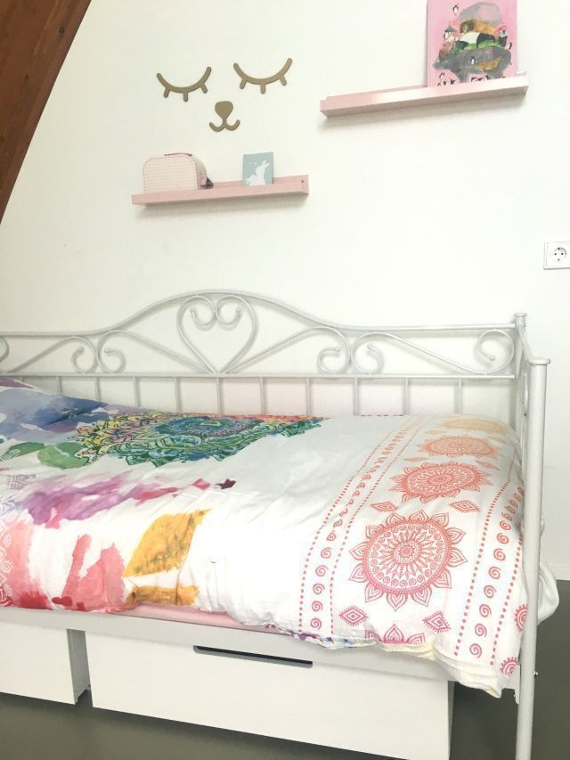From crib to bed with a duvet cover for a girl